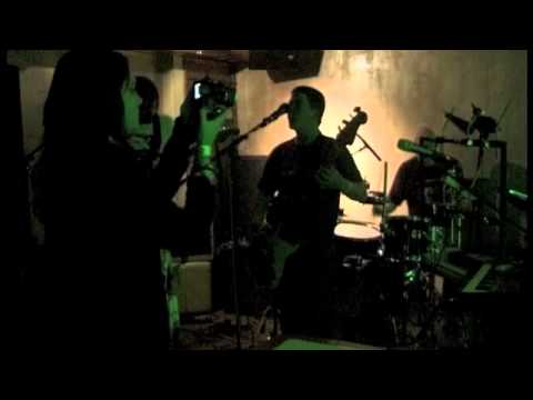 Ming Ming and The Ching Chings - 'Punch In The Face' (Live @ Get-A-Room,Glasgow May 2009)