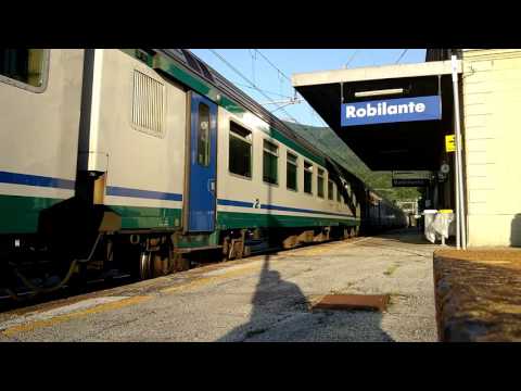 ARRIVO E PARTENZA DEL REGIONALE A ROBILANTE (CN) 23 - 6 - 2016