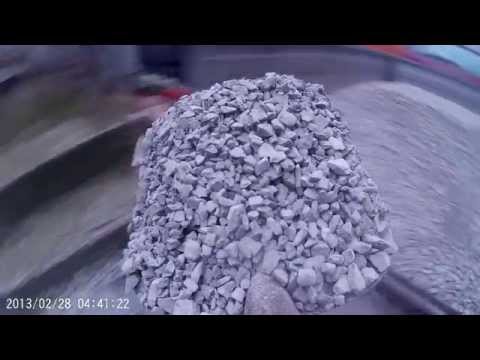 Schotter abladen beim R&N Lohnunternehmen