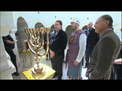 , title : 'Silvio Santos visita Edir Macedo no Templo de Salomão'