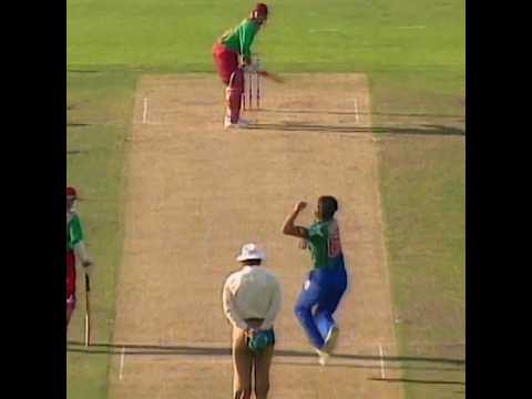 Wasim Akram Bamboozled Brian Lara With Amazing Seam Bowling - Two Close LBW Appeals