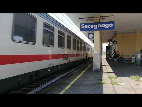 Stazione di Secugnago (LO) treno Intercity 597