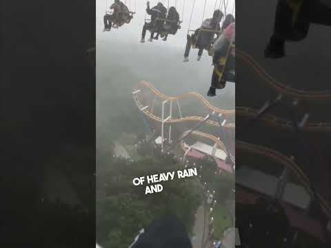 They got stuck on a theme park ride during a storm 😳