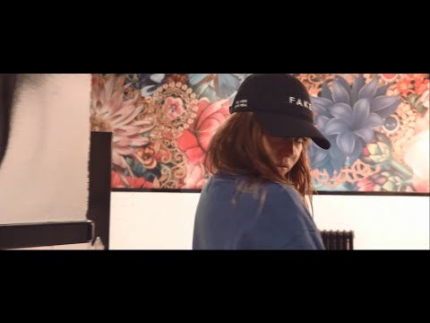 Def Manic ft. Keonna Evans - Suave Girls (Official Video)