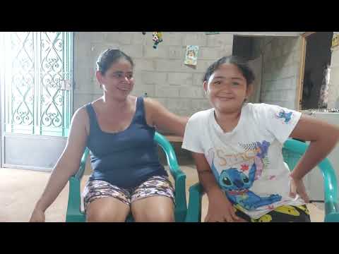 ALIMENTANDO EL PERRITO CHARITO OFICIALMENTE ES CANDIDATA DELA IGLESIA🤔🤔😇😇