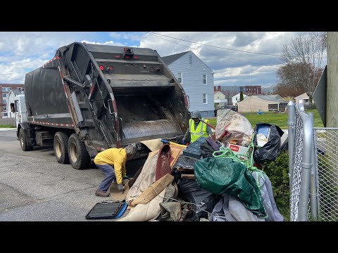 Affordable Waste Garbage Truck Packing Spring Bulk Piles