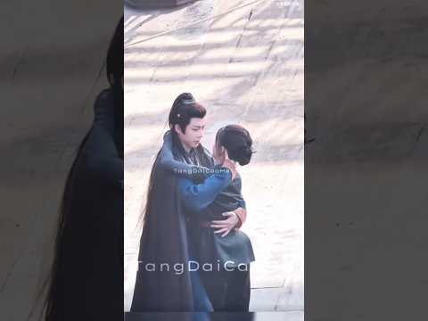 Liu Yuning hold Lusi😘 #zhaolusi #liuyuning #thelegendofjewelry