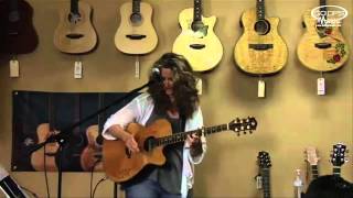 Vicki Genfan/Luna Guitars Clinic at GoDpsMusic