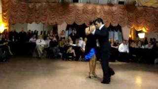 Sebastian Achaval y Roxana Suarez bailan Milonga Brava de Francisco Canaro