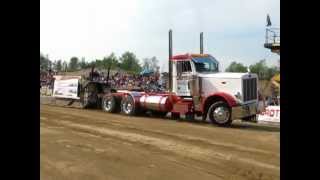 preview picture of video 'Tir de tracteur et camion de Stoke 2012 1e'