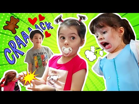 Mimi e Julinha em uma História Engraçada de uma NOVA IRMÃ BEBÊ