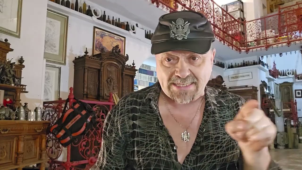 Наша генпрокуратура вернула яхту Медведчуку, по тупости или за взятку, но Ар?