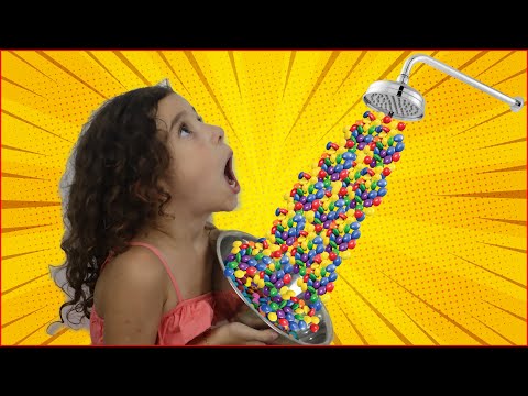 LÍVIA FINGE BRINCAR CHUVEIRO MÁGICO DE M&Ms - Kids Pretend Play Magic Shower شفا والدش السحري