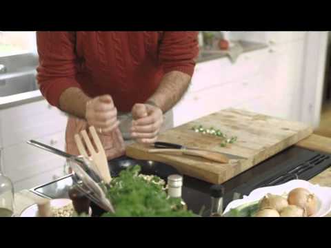 Vegetariskt alternativ på Ernsts julbord: ugnsbakad sallad - Jul med Ernst (TV4)