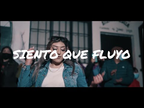 NAYI BABY - SIENTO QUE FLUYO ft. @BenjaBoss15  (Video Oficial)