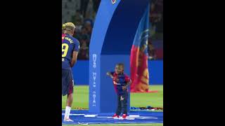 Download lagu Lamine Yamal & Little Brother Dance to 'Y Que Fue' After La Liga Win 🎉 | Viral Barça Moment #shorts mp3