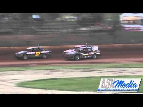 Modified Sedans: Hams, Baxter and Barbeler Battle It Out - Kingaroy Speedway