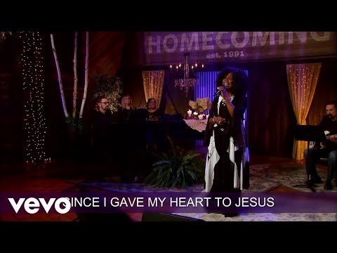 Gaither, Lynda Randle - The Longer I Serve Him (Lyric Video / Live)