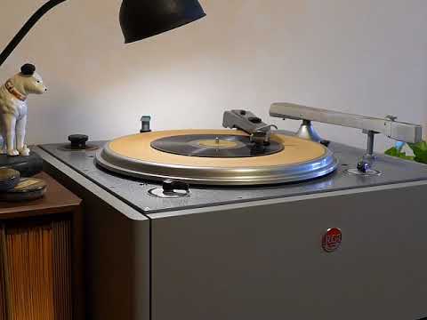 Pussy-Footin' / Claude Thornhill and his Orchestra