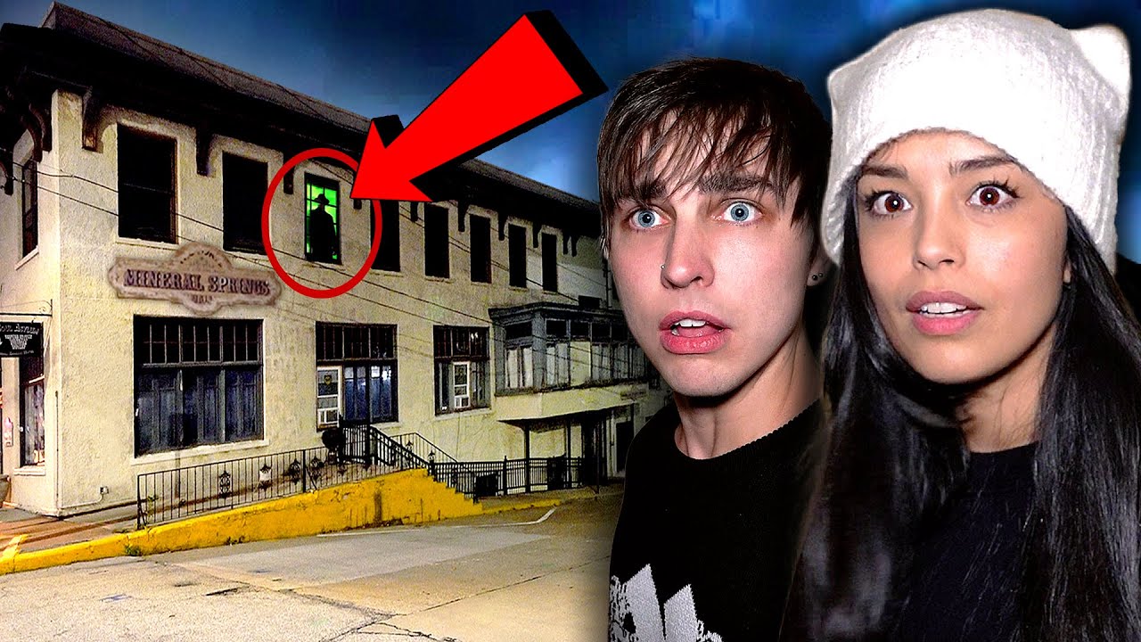 Miniatura del vídeo The Most Haunted Town in America (w/ Valkyrae & Fuslie) por Sam and Colby