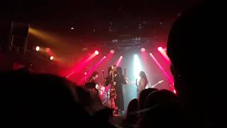 MUNA - Crying on the Bathroom Floor (Live)