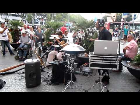 Musica tribal en plaza cataluña bcn