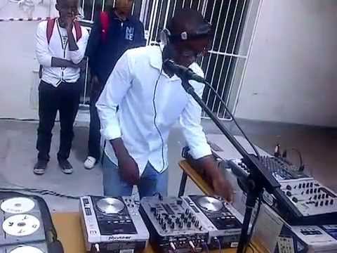 Muvo De Icon  Playing @ Boston/soulcandi institute of music