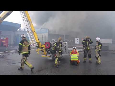 Kraftig brand i industrilokal Vellinge