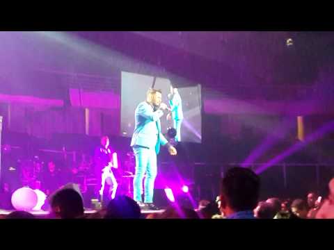 Enséñame - El combo con clase " La Gran Noche de la Corazón 2015"