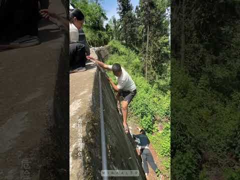 He Finds this Couple in Problem & Helps Them! 😱 #helpingothers #kindnesswins