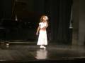 5 years old Gabriela sings PASADENA 