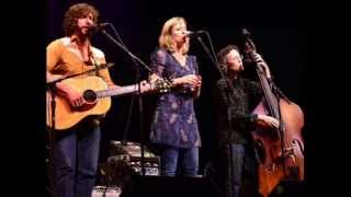 Ollabelle sings Dylan's "You're a Big Girl Now"
