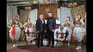 Kastriot Tusha & Vani Gjuzi - Jelekun Me Are