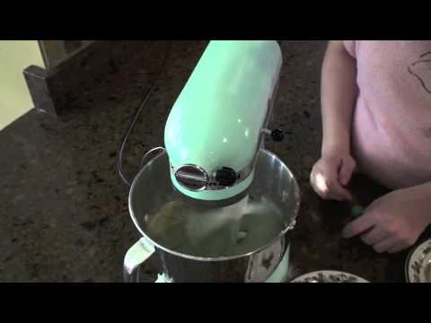 Kaylee's Kitchen Episode 1- Green Velvet Cupcakes