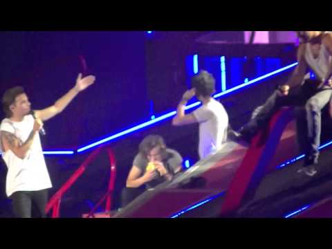 One Direction - Louis Talks and Sex On Fire Cover - Dallas Texas 8/24/204