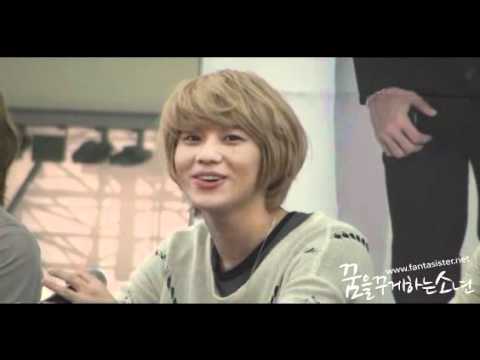 101024 Taemin singing 'love still goes on' (his part) @ Hello fansign