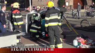 preview picture of video 'Heemstede: Hoogbejaarde met auto op zijn kant in Heemstede'
