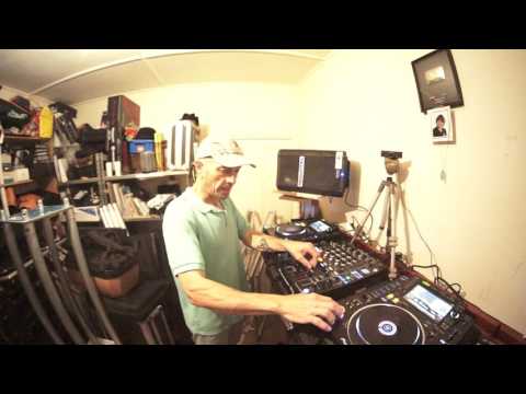 WEDDING MOBILE DJ MIXING TIPS BY ELLASKINS THE DJ TUTOR