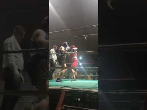 Pelea frenada, Dylan lo golpea muy fuerte