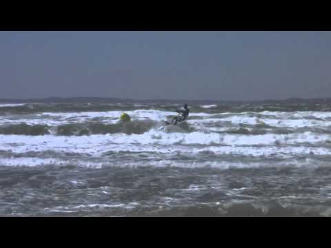 kitesurf navigation en contre dans vent fort et relauch.m4v