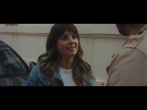 DOBLE FILA (2022) MACARENA HIDALGO y JUAN BRAVO