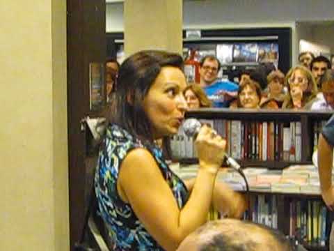 Lorena Astudillo y Daniel Maza interpretan "El manisero" en la noche de las disquerías.