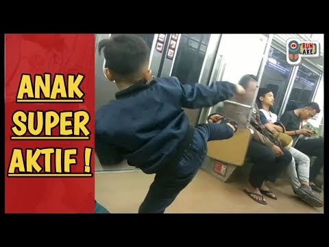 anak-super-aktif-di-dalam-kereta