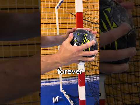 Klebriges Handballtraining (@arthur.anquetil)