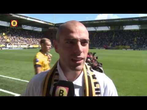 Anthony Lurling in tranen tijdens officieel afscheid van NAC Breda: 'Dit vergeet ik niet snel'