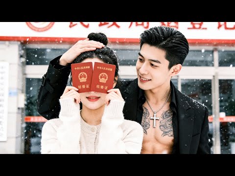 Forced to marry a cold 40-year-old CEO at 18, she receives endless love!