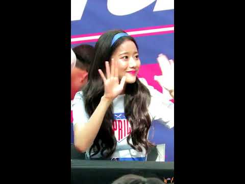 에이프릴(April): 나은 : 2017.06.04 #에이프릴(April) "MAYDAY" 팬사인회 여의도 IFC몰#