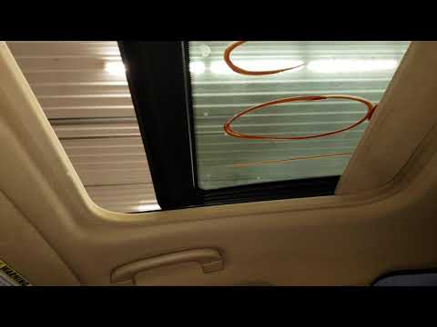 18J1443 - 2006 BMW 300I - Power Sun Roof