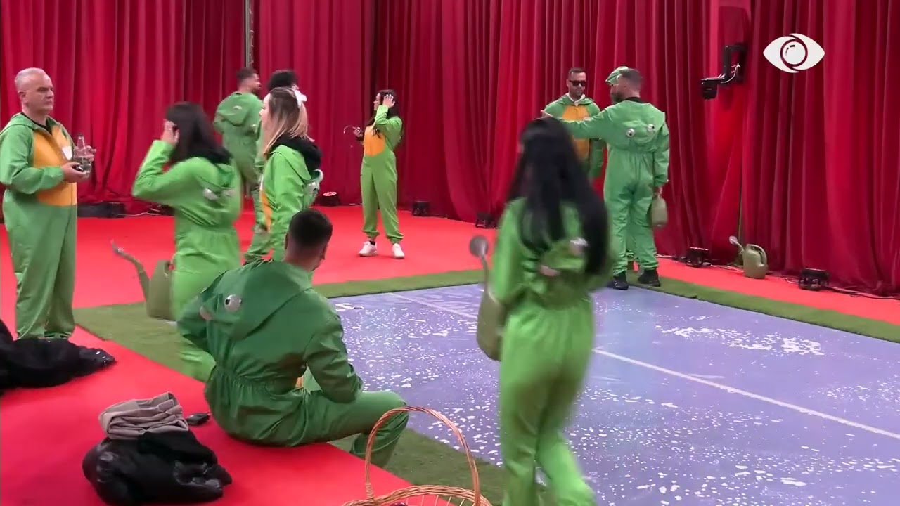 Nis sfida e shpejtësisë, Kristi dhe Mal garojnë për të kapur mollën