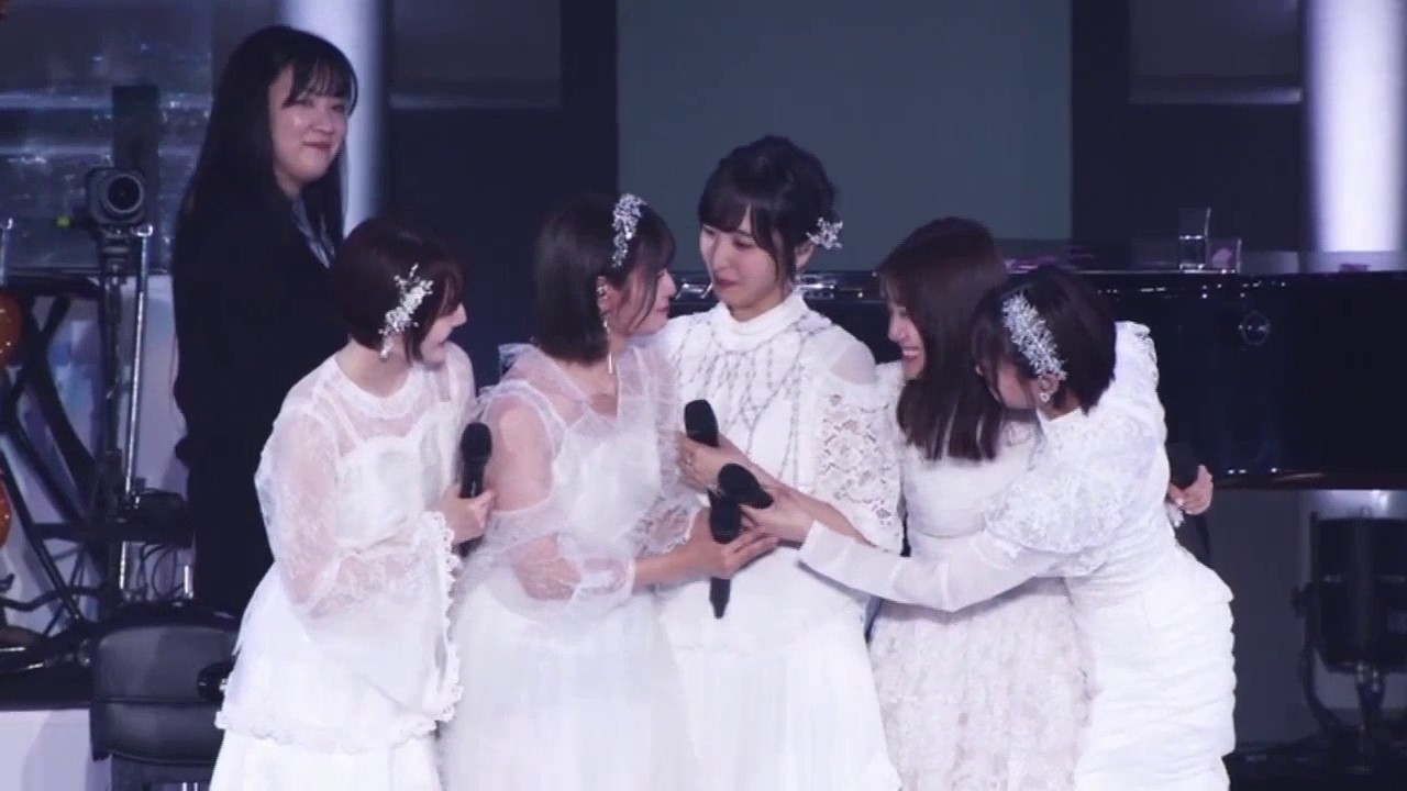 Sakura Ayane and Taketatsu Ayana are crying on the Quintessential Quintuplets event 2023 & 2024